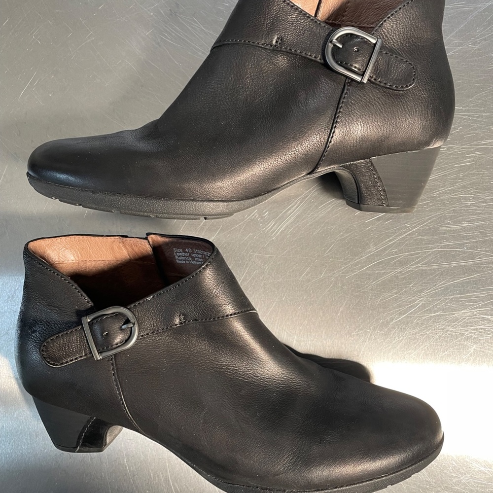 DANSKO Darbie Black Leather Ankle Boots